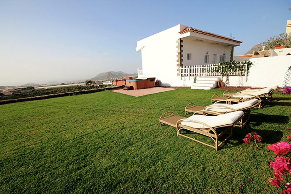 Villa Albe, Jacuzzi Con Vistas Al Mar Arona  Bagian luar foto